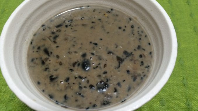 アンチエイジングの薬膳レシピ　黒豆と黒ごまのポタージュ